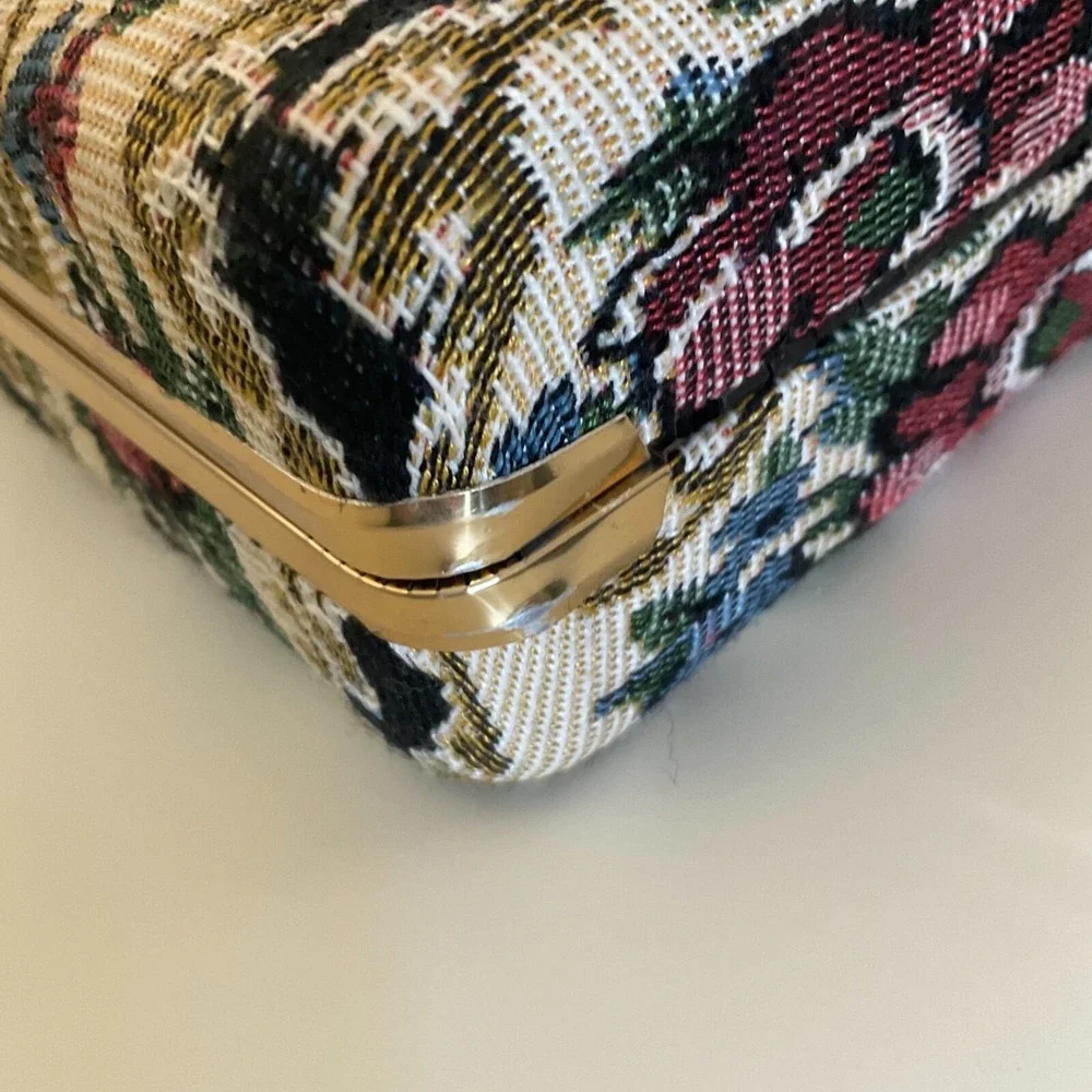 Vintage Travel‎ Jewelry Organizer Embroidered Floral Clamshell Cottage Core